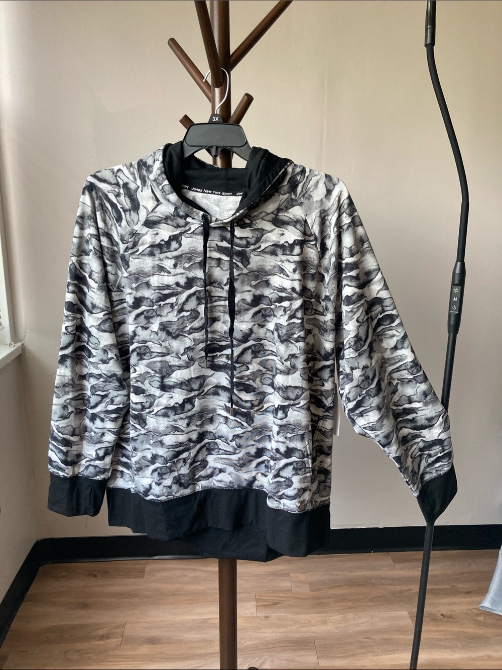Jones New York sport abstract print hoodie with front pockets  3X